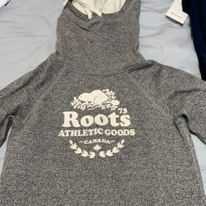 ROOTS SWEATER